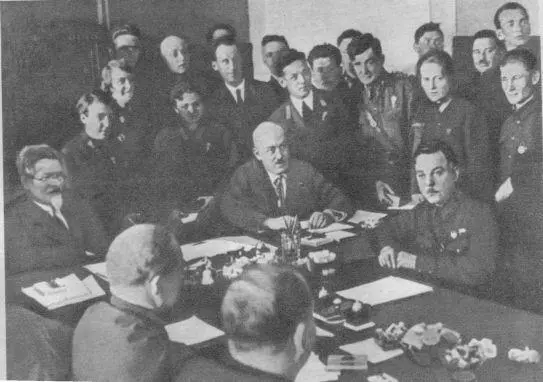 Парашюисты на приеме у М И Калинина и К Е Ворошилова 1935 г В Г - фото 21
