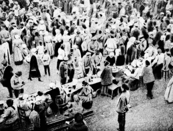 Смоленский рынок в 1921 году Памятник Александру III Храм Христа - фото 28