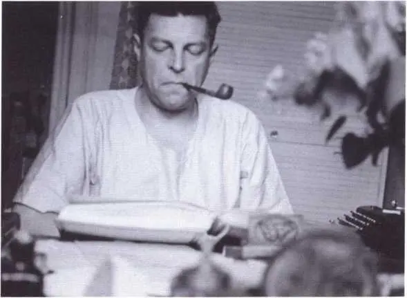 Писатель за работой 1950 г Аллан Е Д Конжукова и И А Ефремов в - фото 40