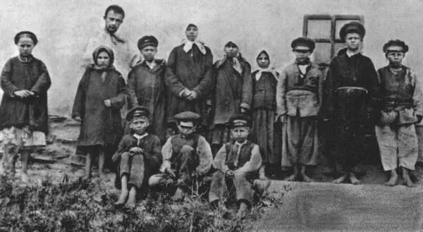 Л А Сулержицкий со своими учениками село Пекари под Каневом К С - фото 21
