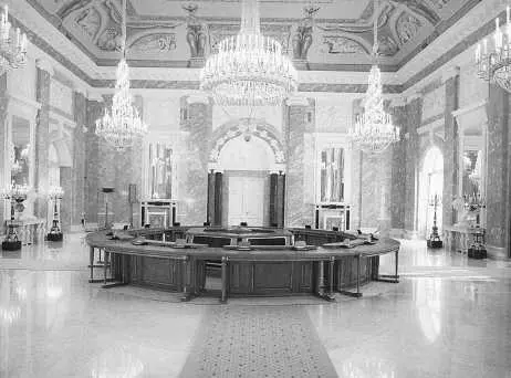 Мраморный зал Константиновского дворца 2003 г Истлеет плоть остынет - фото 65