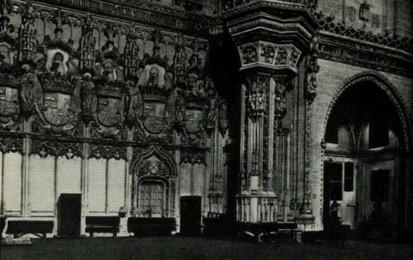 Интерьер церкви монастыря Сан Хуан де лос Рейес Нарядно убранство и - фото 47