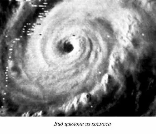 Статистика утверждает 48 наводнений в Петербурге случились при движении - фото 27