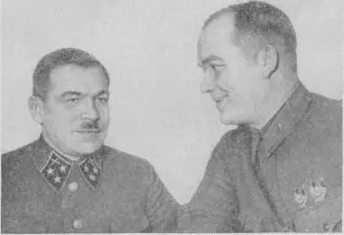 Л А Говоров слева и П Ф Иванов 1941 год Глуховатым голосом Говоров - фото 7