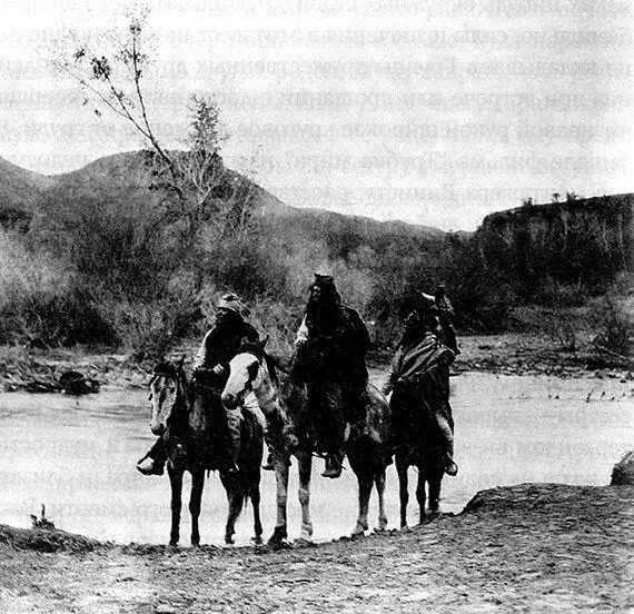Воины апачей у ручья Фото 1903 года К этому моменту американцы уже подавили - фото 24