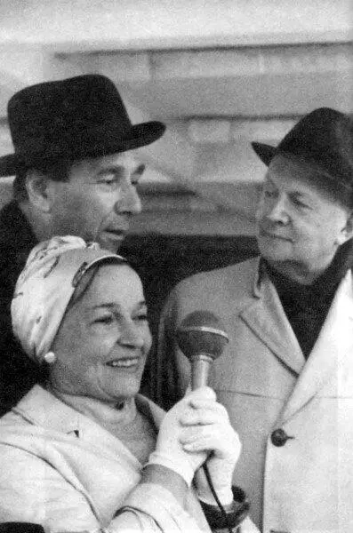 С В Марецкой и Ю Завадским 60е годы С М Яншиным 60е годы С С - фото 67