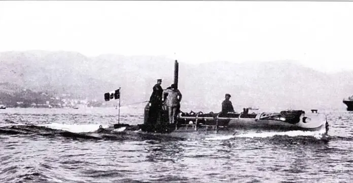 Итальянская сверхмалая подводная лодка А1 в заливе Специя 1915 г - фото 69