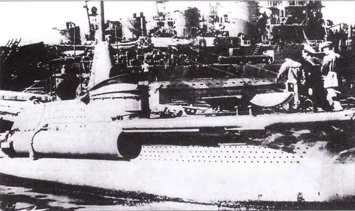 Итальянская сверхмалая подводная лодка СВ10 в Таренто август 1943 г - фото 98