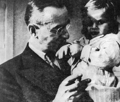 Томас Манн с внуком Фридо Пасифик Пелисейдз октябрь 1941 Элизабет - фото 10