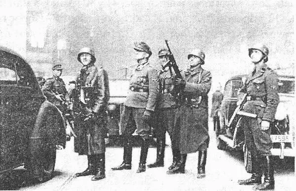 Варшава август 1944 г Англичане в ночь на 4 8 и 12 августа доставили - фото 41