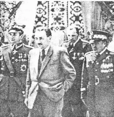 Болеслав Берут среди офицеров Войска Польского Варшавское восстание было - фото 43