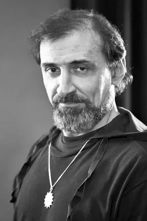 Очередная консультация Солнечный свет через окно ярко высвечивает на лицах - фото 27