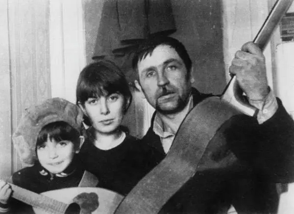 Александр Спиридонов Комар с женой и дочерью Воронеж начало 80х годов - фото 101