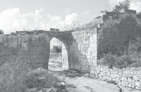 Рис 472 Внутренние стены ЧуфутКале Фотография сделана ГВ Носовским в - фото 138