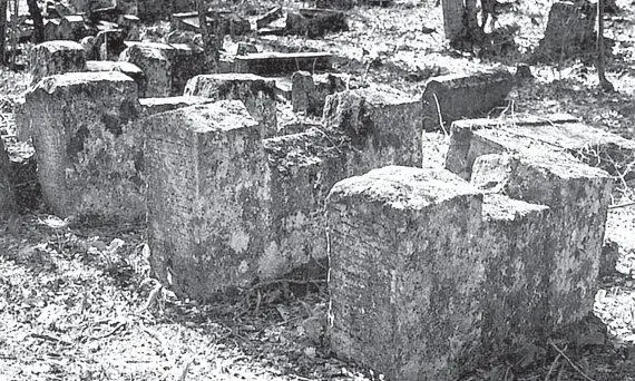 Рис 490 Древнее кладбище в Иосафатовой долине Взято из 9661 с 35 - фото 156