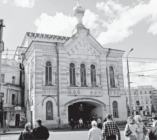 Рис 86 Знаменская башня в Ярославле Фотография 2004 года Необычным было - фото 322