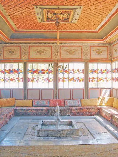 Внутренний вид одного из помещений ханского дворца в Бахчисарае Фотография - фото 409