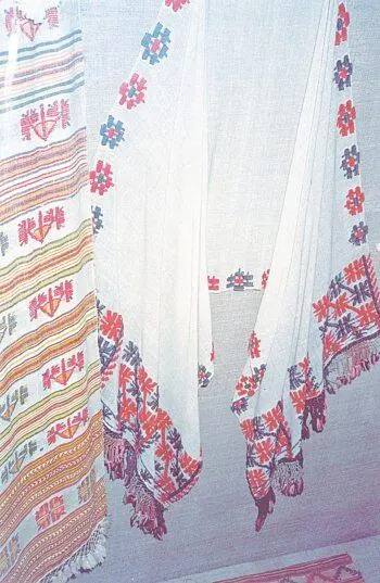 Образцы тканей выставленные в Бахчисарайском дворце Подобные узоры типичны - фото 413