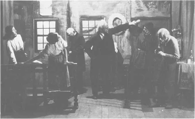 Сцена из спектакля Гибель Надежды Г Гейерманса 1920 г Е Шварц второй - фото 35