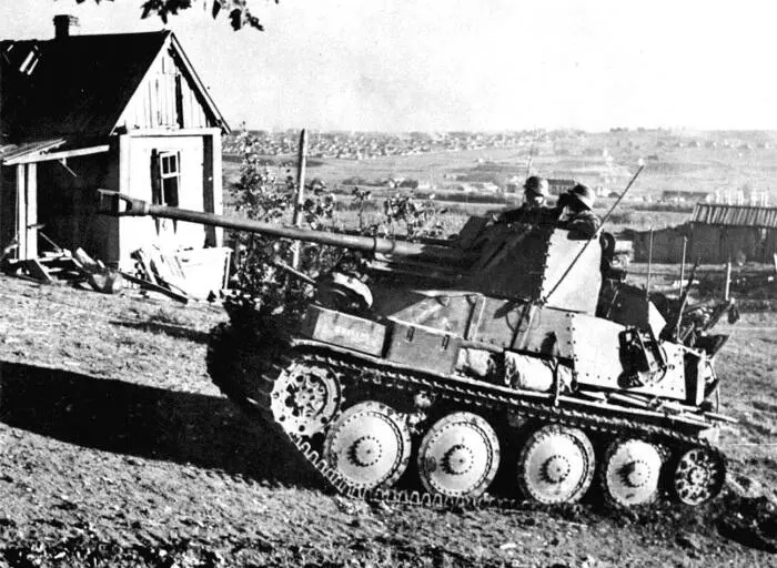 Немецкая САУ Marder III на окраине Сталинграда Позднее с началом развала - фото 5