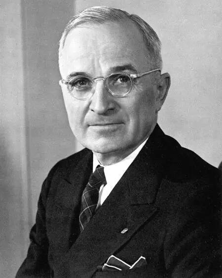 Гарри Трумэн 33й президент США в 19451953 гг В то же время стало ясно что - фото 17