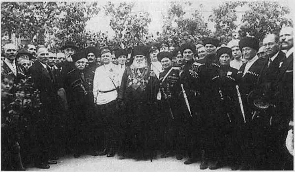 Чествование епископа Гермогена но поводу 50летия пастырской службы По левую - фото 41