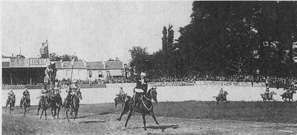 Парад джигитов впереди полковник Елисеев Франция 1925 г Значковый хорунжий - фото 76