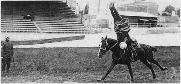 Терского Войска хорунжий Василенко Франция 1925 г Горящий барьер - фото 83