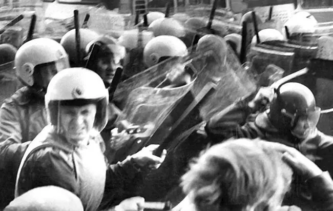Преподаватель МГУ Сергей Петрович Сурнин во время начала штурма находился - фото 14