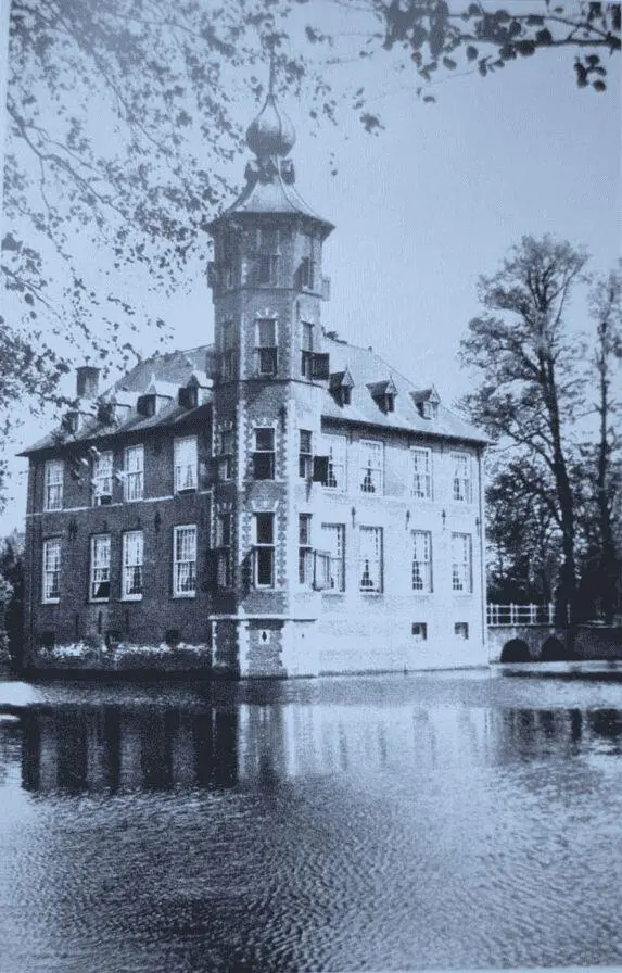 39 Замок Бувинь В замке Бувинь сооруженном в XVII веке посреди пруда теперь - фото 39