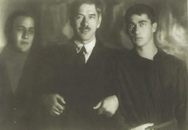 Корней Иванович с сыновьями Николаем и Борисом 1927 г Максимилиан Волошин - фото 16