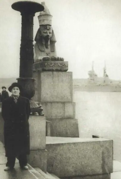 На набережной Невы Ленинград 1955 г Николай Заболоцкий и Антал Гидаш - фото 34