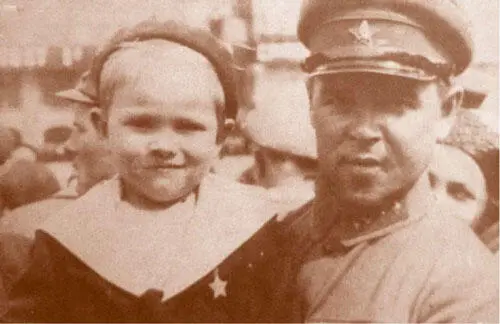 С сыном Леонардом 19331934 гг В 1931 г по рекомендации И А Воронцова Н - фото 71