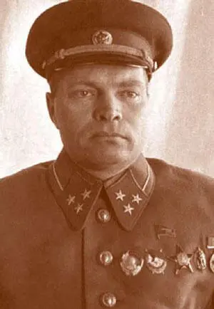 Генераллейтенант И И Масленников 1941 г Командует маневренными группами - фото 84