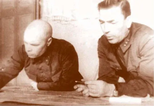 39я армия И И Масленников слева и член Военного совета армии А Я - фото 86