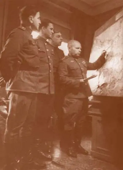 Штаб 42й армии Командарм И И Масленников у карты боевой обстановки 1943 г - фото 88