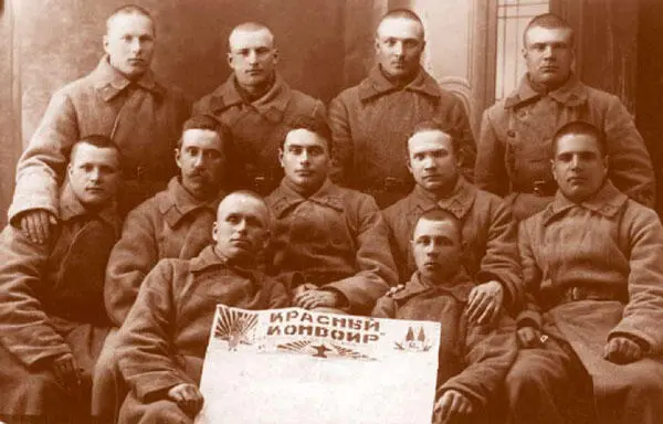 Помощник начальника конвойной команды конвойной стражи Украины В М Шарапов - фото 109