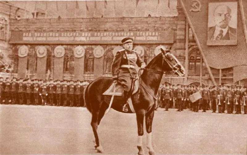 Командующий парадом генералполковник П А Артемьев Москва 1 мая 1946 г - фото 119