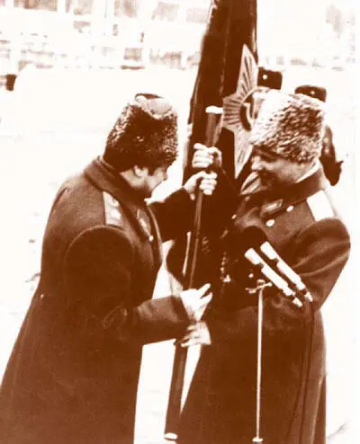 Знамя лучшему соединению На праздновании 70летия ОМСДОН Слева направо - фото 167
