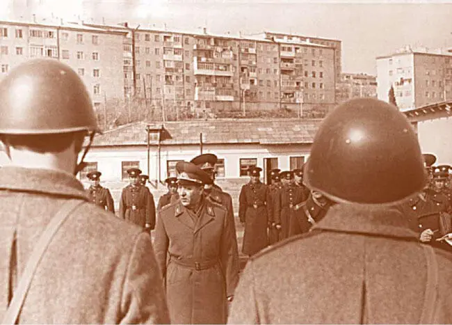 Инспектирование одной из частей внутренних войск Мы за порядок и законность - фото 173