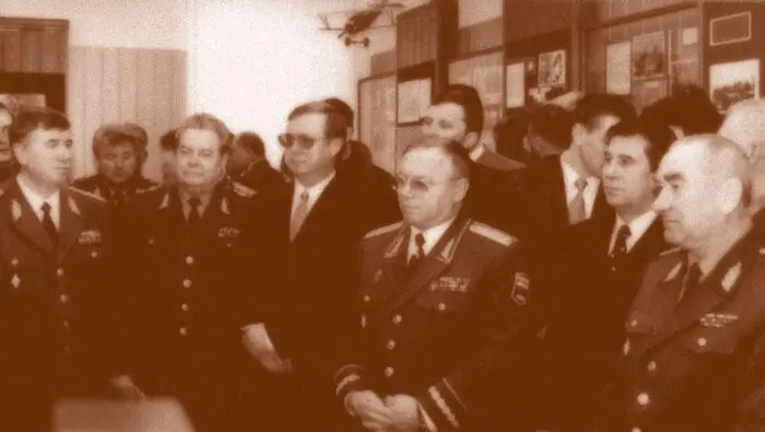 В Центральном музее внутренних войск МВД в день 30летия музея На переднем - фото 188