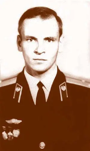 Старший лейтенант А А Романов курсовой офицер Саратовского военного училища - фото 192