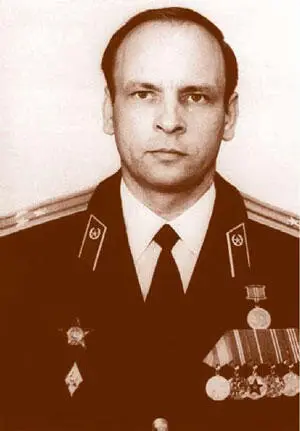 Полковник А А Романов после окончания Академии Генерального штаба 1991 г - фото 193