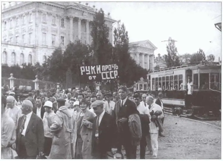 Митинг протеста в Москве против китайских вооруженных провокаций Фото 1929 г - фото 24