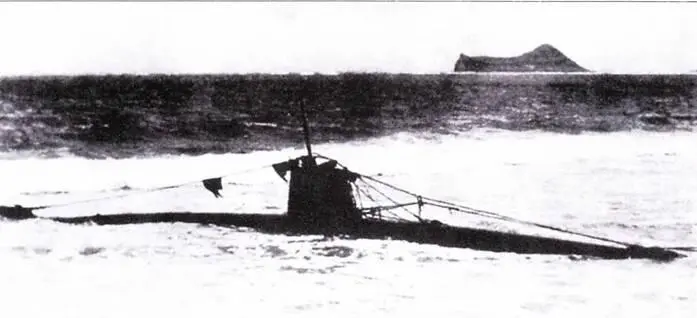 Еще один снимок лодки лейтенанта Сакамаки на пляже в заливе Вайманало - фото 59