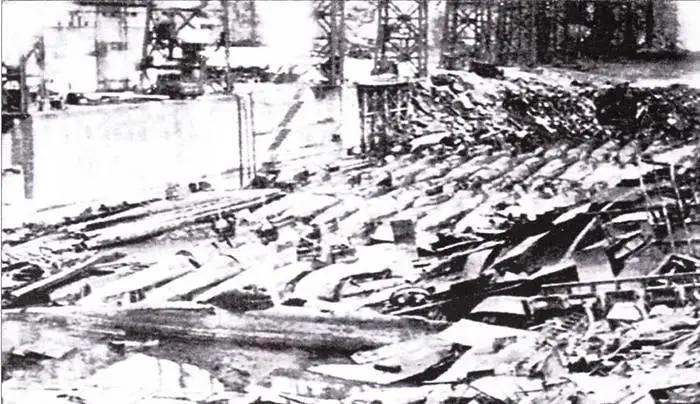 Японские сверхмалые подводные лодки после бомбардировки верфи в Нагасаки - фото 64