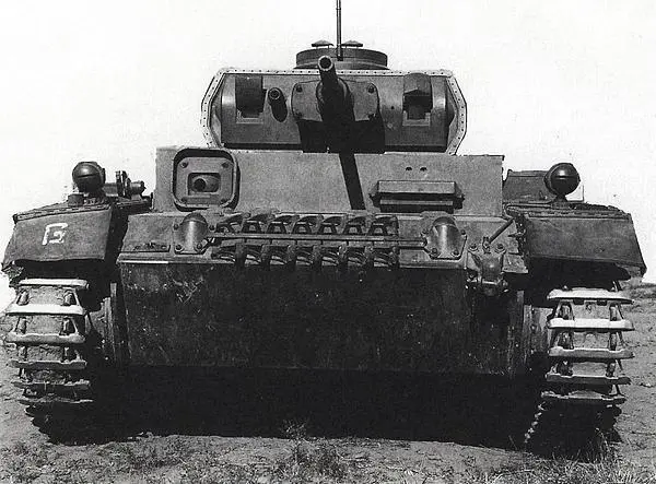 Tauchpanzer III Характерные фланцы вокруг маски пушки и пулемёта - фото 27