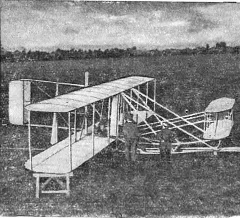 Аэроплан Райтов во Франции в 1908 году стоит на рельсе готовый к полету - фото 39