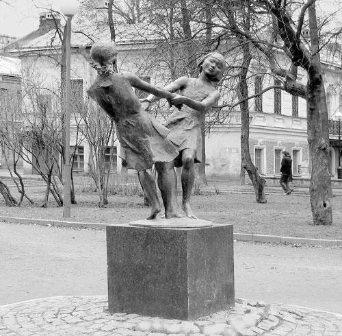Скульптура Танцующие девочки в Аникушинском сквере 1 июля 1963 г вступил в - фото 14