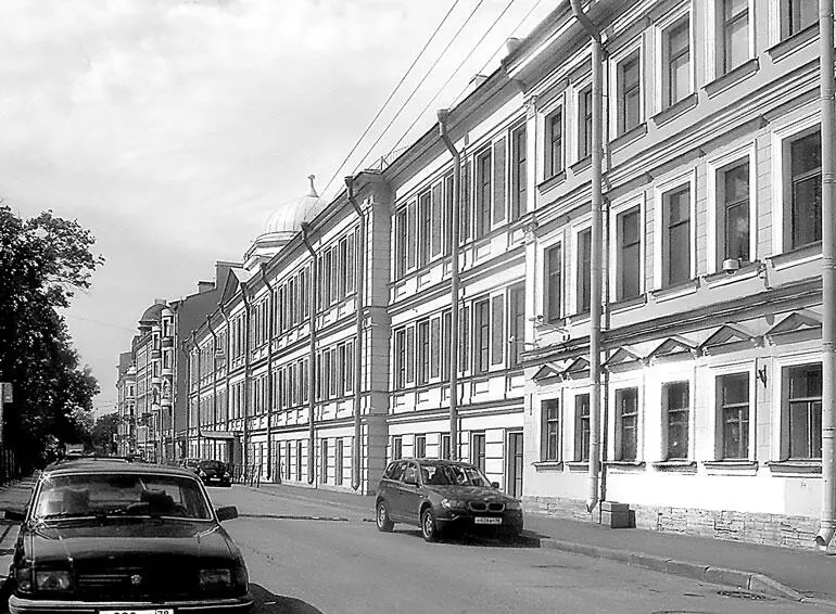 Ул Блохина 31 В застройке улицы выделяется трехэтажное протяженное здание - фото 23